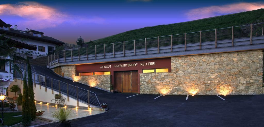 Hotel Weingut Innerleiterhof Schenna Exterior photo